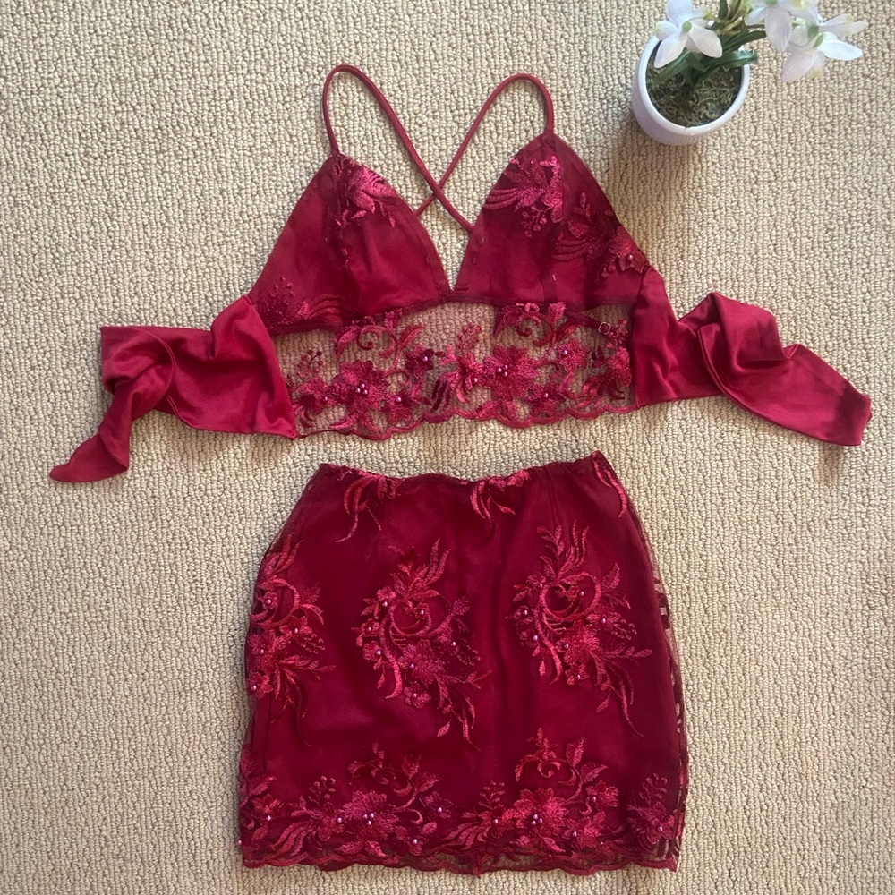Lucy in the Sky Wine Embroidered Set
